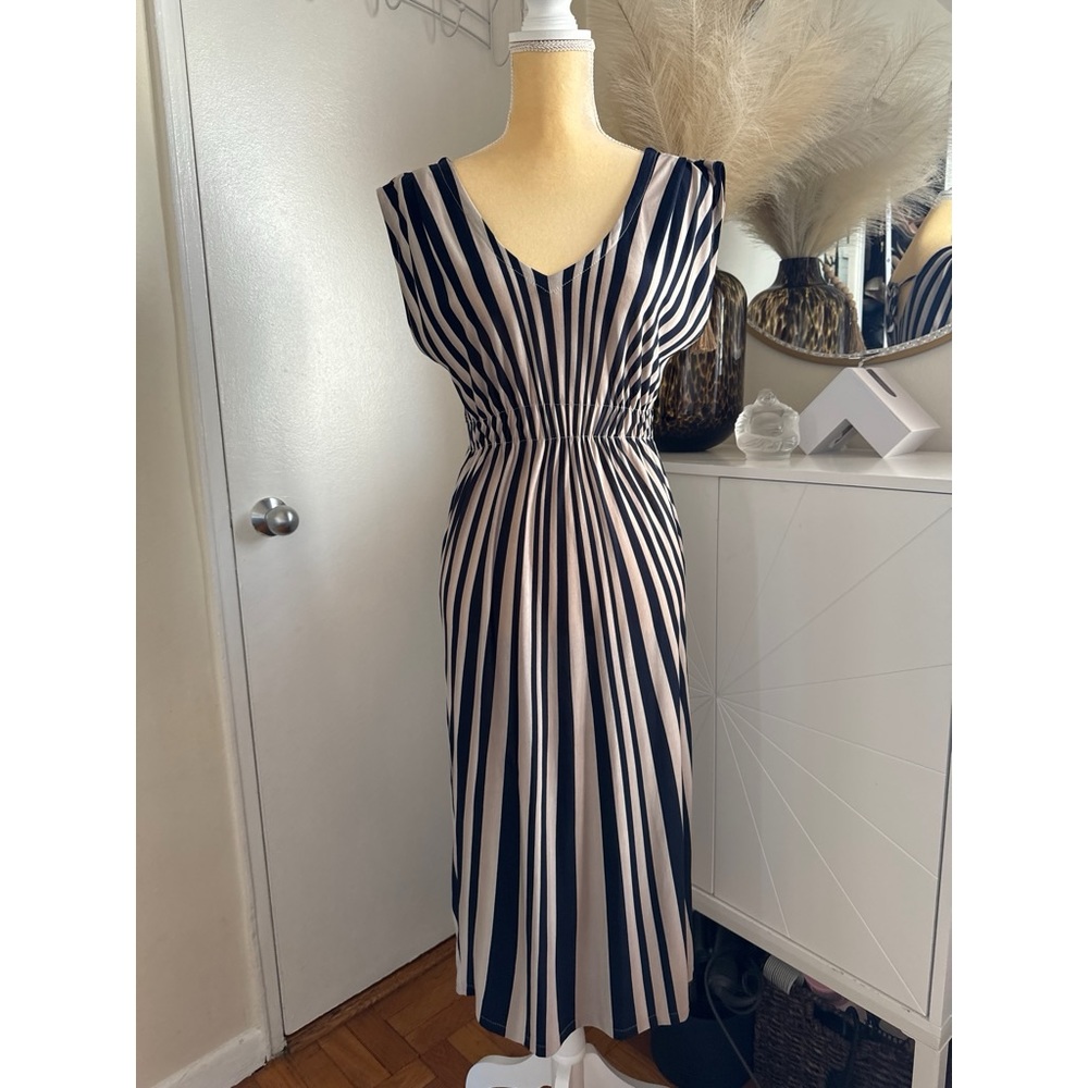 British Brand- Mina UK chevon stripped dress in navy blue and dove grey.